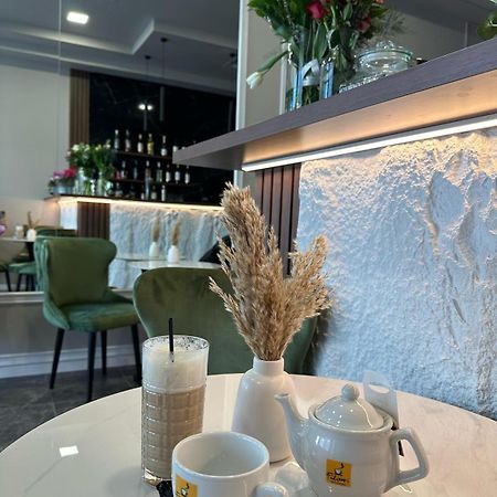 Coliseum Hotel Calafat Ngoại thất bức ảnh