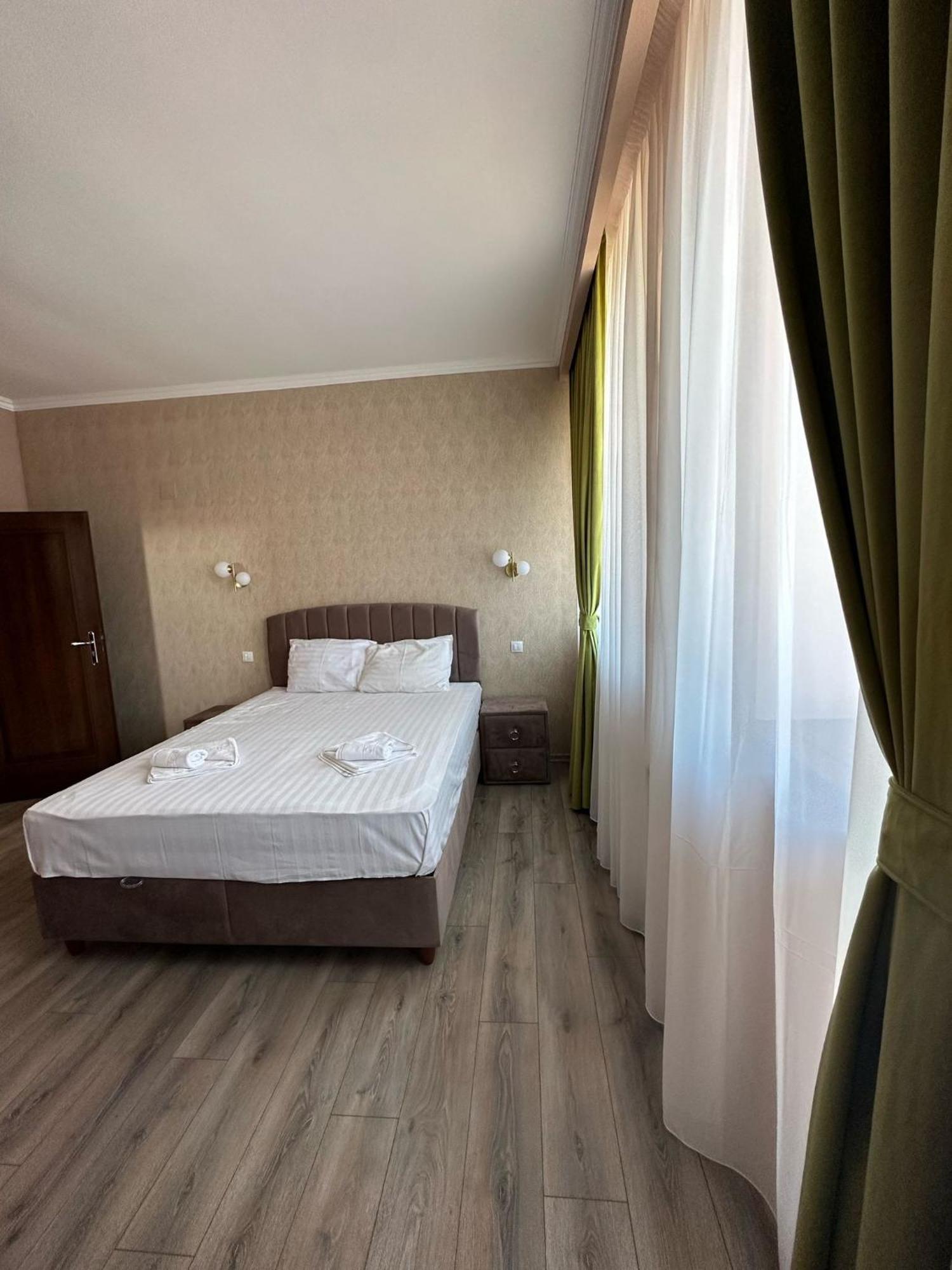 Coliseum Hotel Calafat Ngoại thất bức ảnh