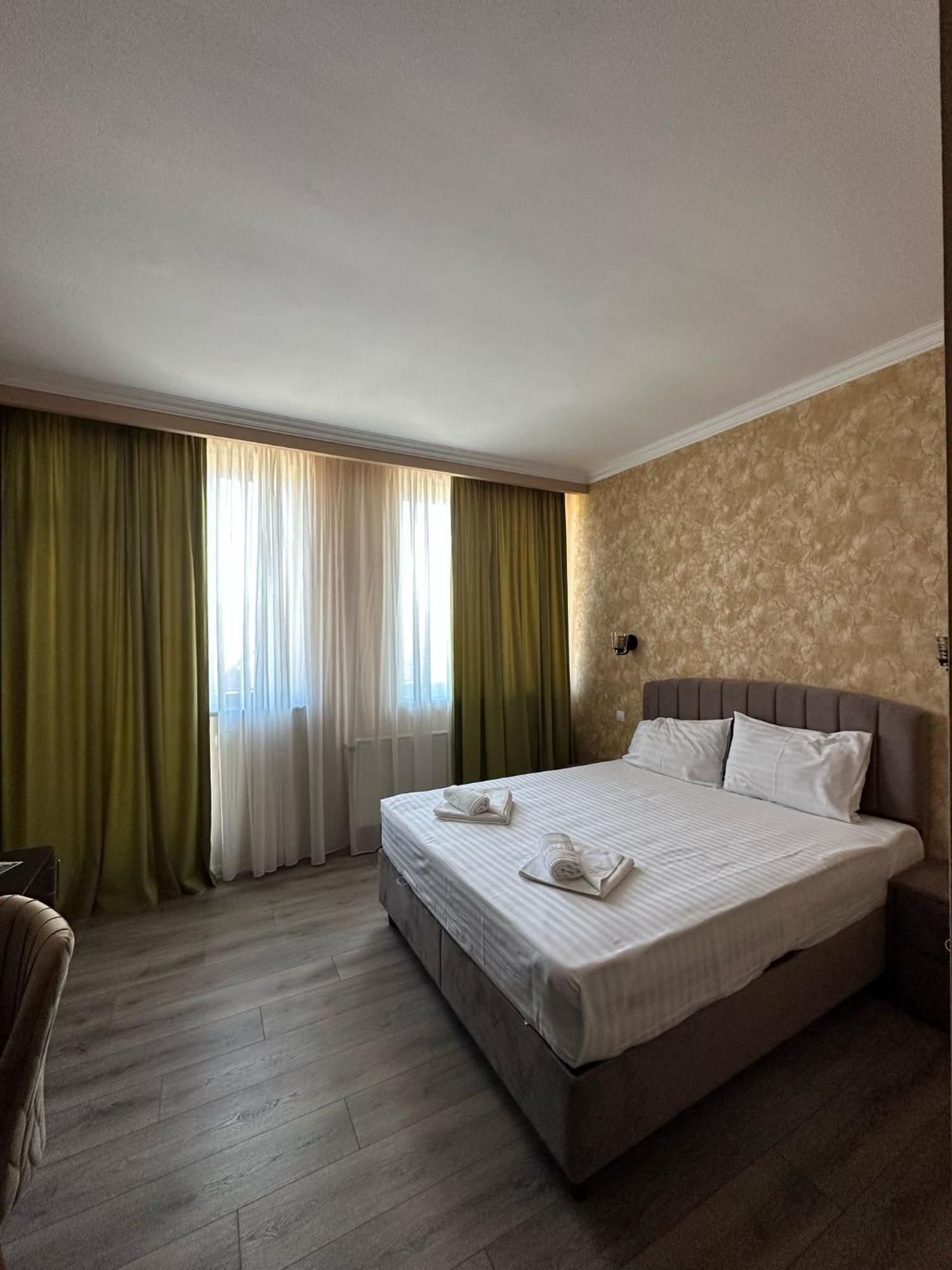 Coliseum Hotel Calafat Ngoại thất bức ảnh