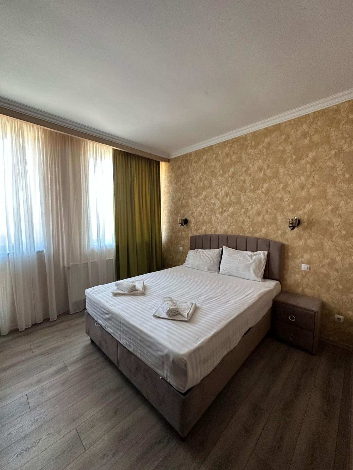 Coliseum Hotel Calafat Ngoại thất bức ảnh