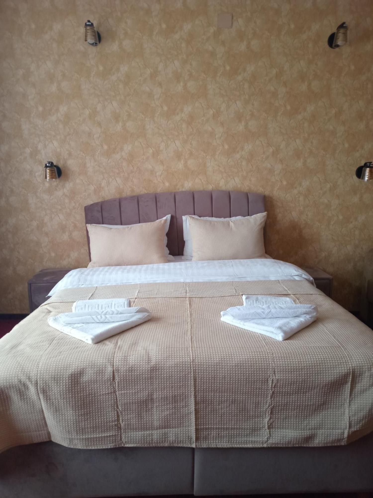 Coliseum Hotel Calafat Ngoại thất bức ảnh
